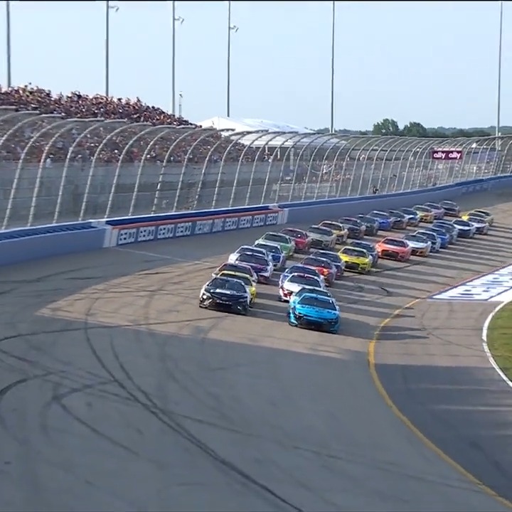 A Sunday night showdown in the Music City! The #Ally400 from Nashville Superspeedway is 🟢 on NBC!