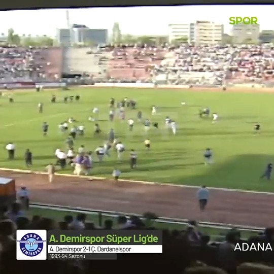 🔙 1994 yılına gidiyoruz. 🔵 Adana Demirspor, 1. Futbol Ligi "Süper Lig'e" yükseliyor. 🏆 📽️ Maç sonunda büyük sevinç var. #TRTSporArşiv #AdanaDemirspor