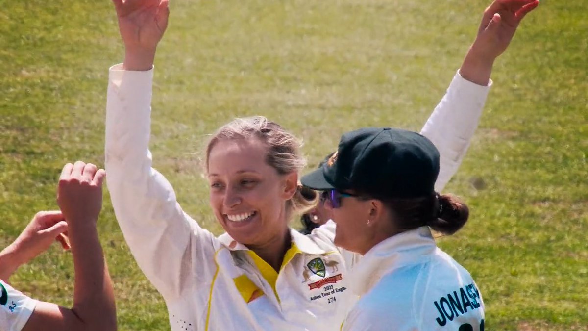 Filer's debut 💨 99 and out for Perry 💔 Sensational Sutherland 💯 Ecclestone's perfect 🔟 Record-breaking Beaumont 👏 Wyatt's debut 5️⃣0️⃣ 🏴 'Unplayable' Gardner 🥇 Australia prevail in an 𝙀𝙋𝙄𝘾 Test that had just about everything...🙌 #LateCut 🎥