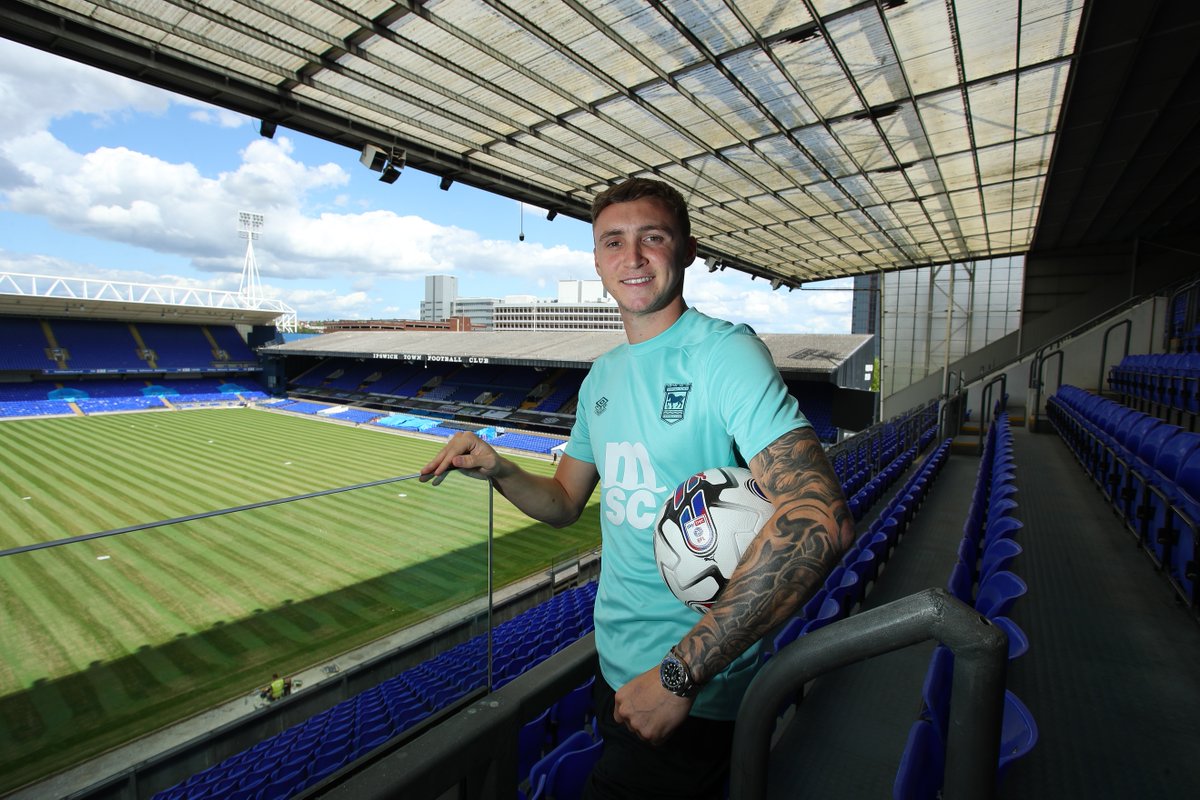 First ̶f̶l̶o̶o̶r̶ signing. 👍 #itfc