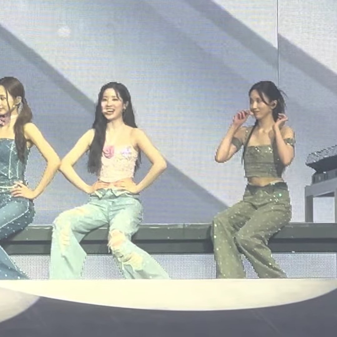 Dahyun randomly yelling "I'M ALCOHOL FREE" before the song started, Mina was trying so hard to hold in her laugh before it got to her part 😭