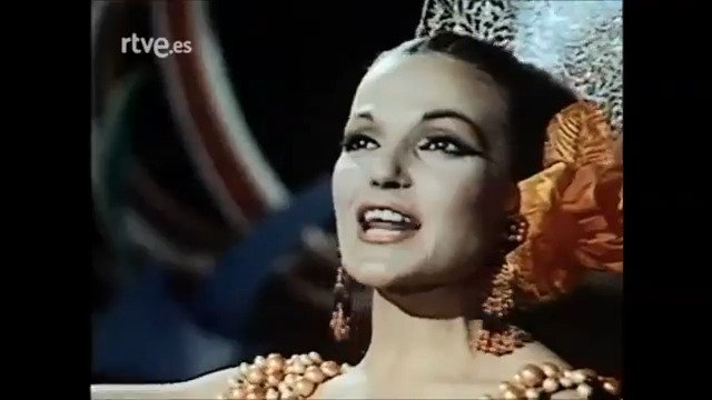Ha fallecido Carmen Sevilla, la gran 'Carmen de España'. No nos deja del todo. Su recuerdo permanecerá siempre en nuestra memoria colectiva y en todos sus trabajos m, que quedan a buen recaudo en este Archivo RTVE. Nuestro homenaje a una gran artista 👉