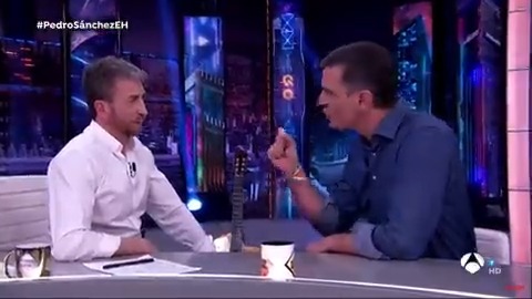 PP y Vox están llegando a acuerdos para quitar banderas LGTBI. ¿Qué se consigue quitándolas? Le estás diciendo a todas las personas del colectivo LGTBI que ese lugar NO es seguro. Pedro Sánchez lo explica en #PedroSánchezEH ⤵️