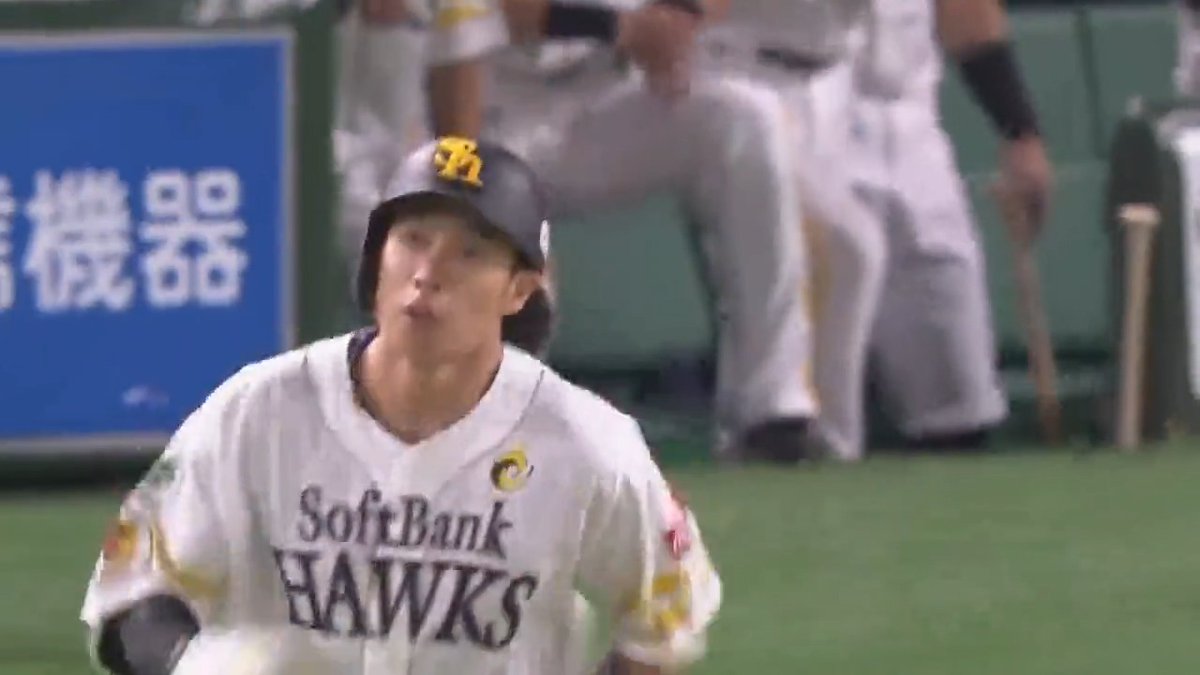 やっぱり #ギータ ‼ 🙌 3試合連発は通算250号‼㊗️ 🎉 福岡ソフトバンク #柳田悠岐 選手の今シーズン第12号同点ソロホームラン‼🌈 #sbhawks 福岡ソフトバンクホークス（公式） 👇ライブ配信はこちら