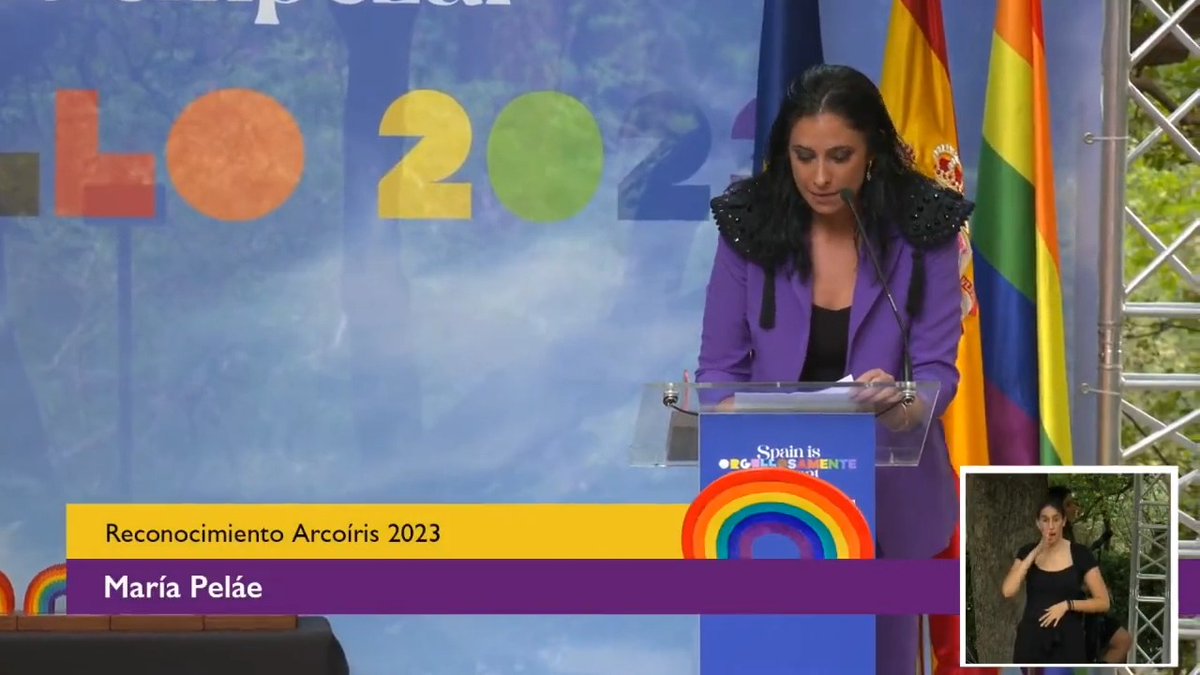 "Que viva el #Orgullo. Y que vengan a por mí, que estaré con los brazos abiertos para explicarlo las veces que haga falta. Pero ni un paso atrás, que son nuestras vidas". 🌈 María Peláe, Reconocimiento Arcoíris 2023 #OrgullosamenteDiferente 🏳️‍🌈🏳️‍⚧️