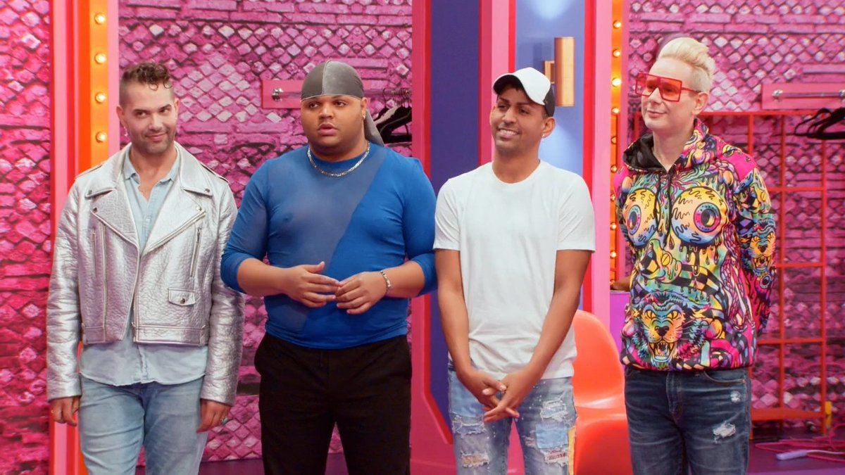 Is something burning? 🔥 The queens get ready to roast style superstar Carson Kressley in this week’s maxi challenge 🎙️ A brand-new #AllStars8 starts streaming FRIDAY on Paramount+! ✨