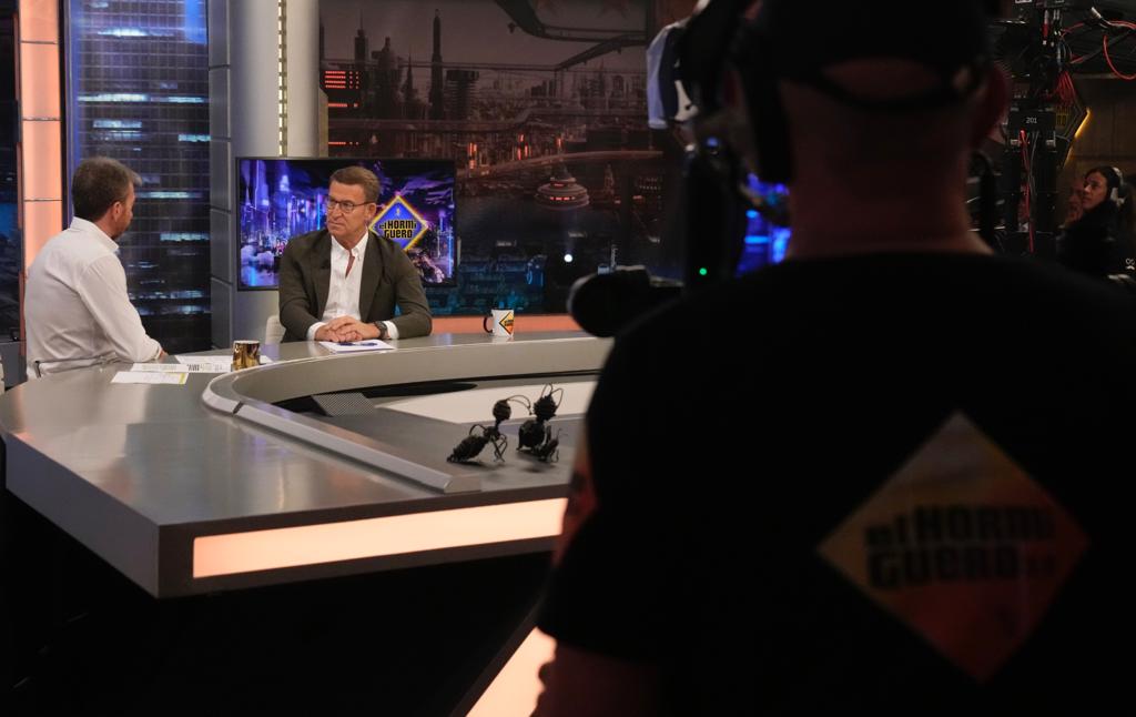 🔵 He trabajado por nuestro país toda mi vida y, el tiempo que me queda, voy a seguir trabajando por España. La Constitución y los derechos fundamentales no son negociables. 📺 Alberto Núñez Feijóo a Pablo Motos #FeijóoEH
