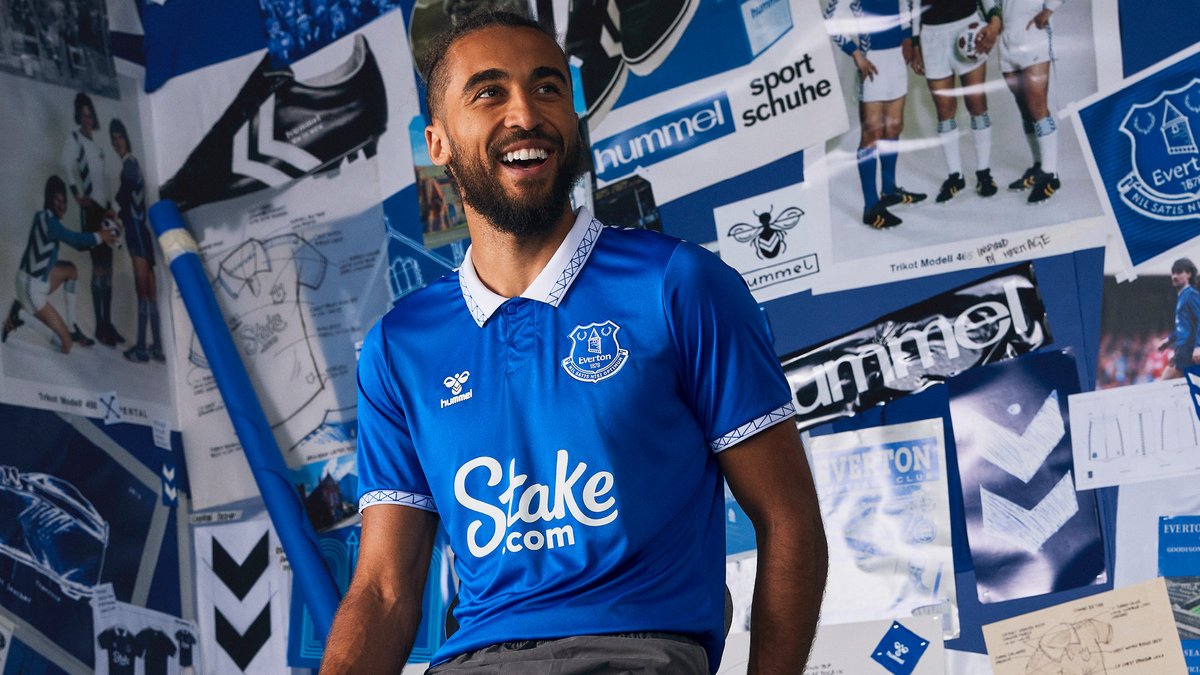 The collar is back 🤌 Our 2023/24 hummel home kit is here - and available now! ⬇️