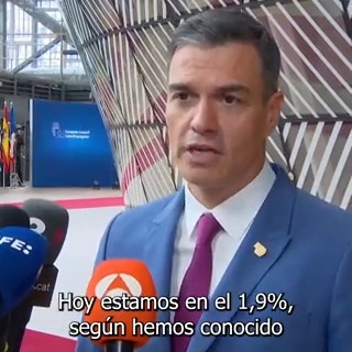 España es la primera gran economía de la zona euro que reduce la inflación hasta el 1,9%. Nuestras medidas funcionan y la economía española es la que más crece, más empleo crea y más contiene los precios. #LaMejorEspaña avanza con políticas útiles para familias y empresas.