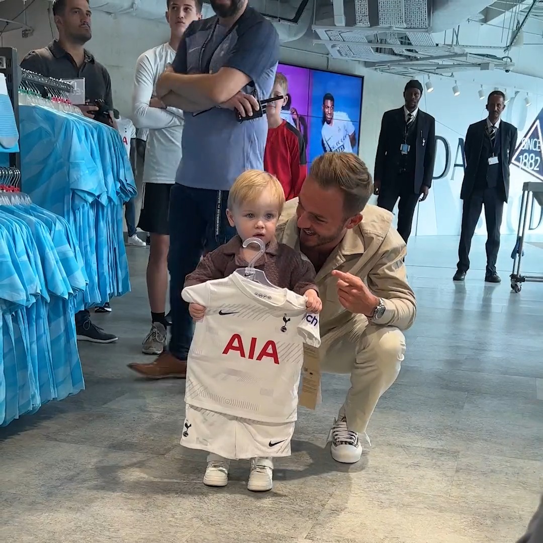 Madders' son picking out new clothes in the Club shop 🥹