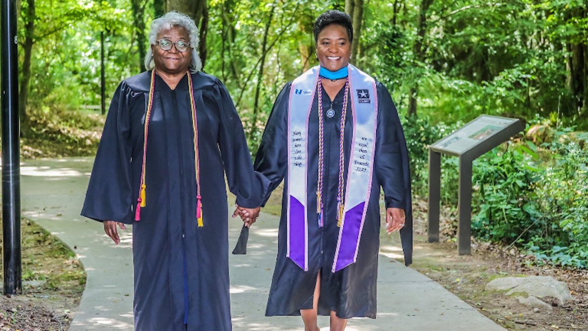 This mother and daughter bridged the generation gap by graduating together 👩🏾🎓👩🏾🎓