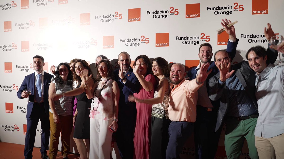 ¡Cumplimos 25 años! 🥳 Celebramos a lo grande nuestro aniversario en España ¡Siempre avanzando hacia el futuro! 🧡 Y ahora... por 25 años más 🥂