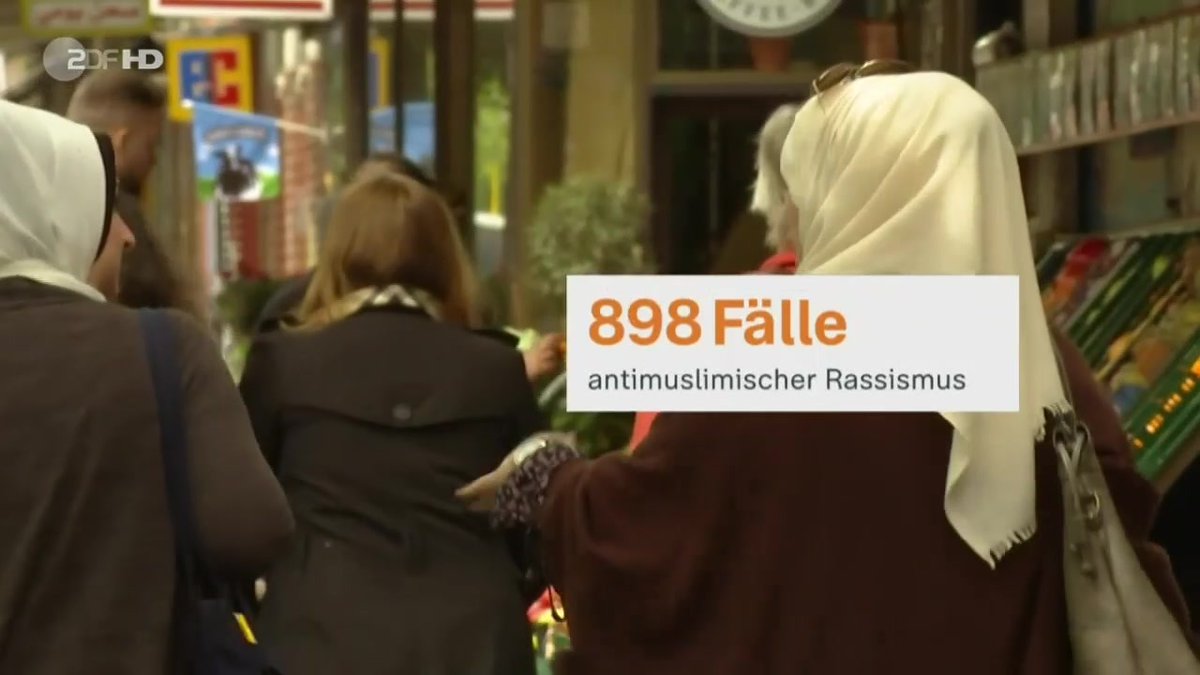 Etwa ein Drittel der muslimischen Bevölkerung in Deutschland erfährt regelmäßig #Diskriminierung – so die Bilanz zu Muslimfeindlichkeit, die Experten in Berlin vorgestellt haben. Die Experten sehen eine einseitige, negative Wahrnehmung des #Islam, auch vieler Medien.