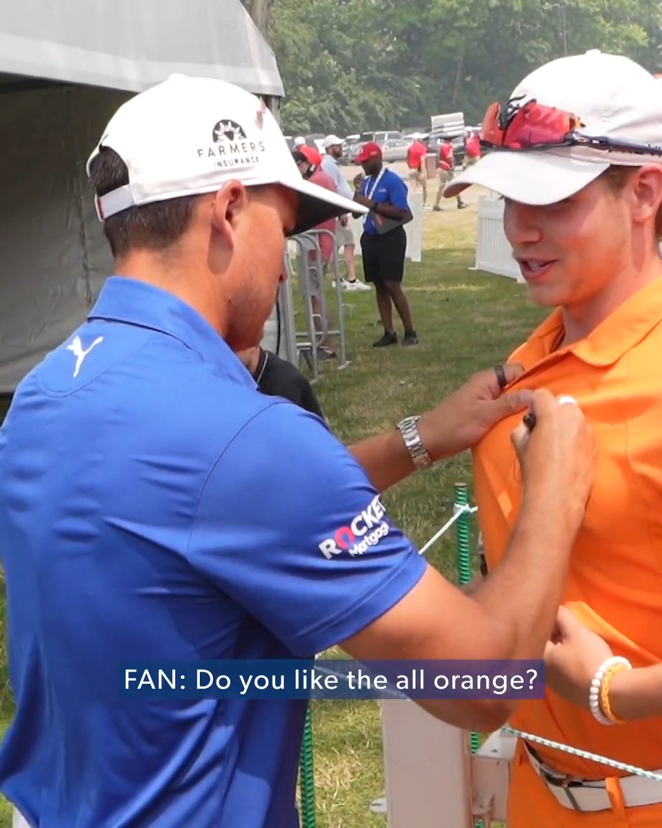 It's true ... Rickie Fowler told this fan he 𝙢𝙞𝙜𝙝𝙩 bring back the head-to-toe orange 👀