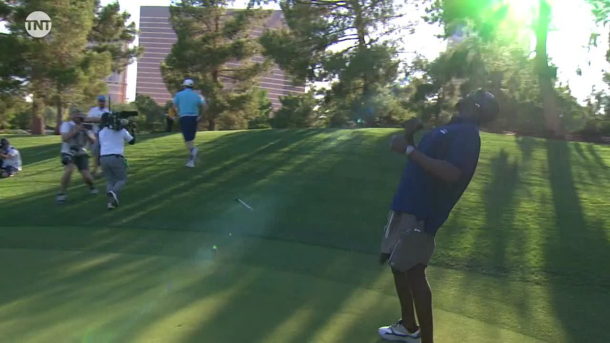 Draymond celebrating a Klay putt like they just won another championship 😂