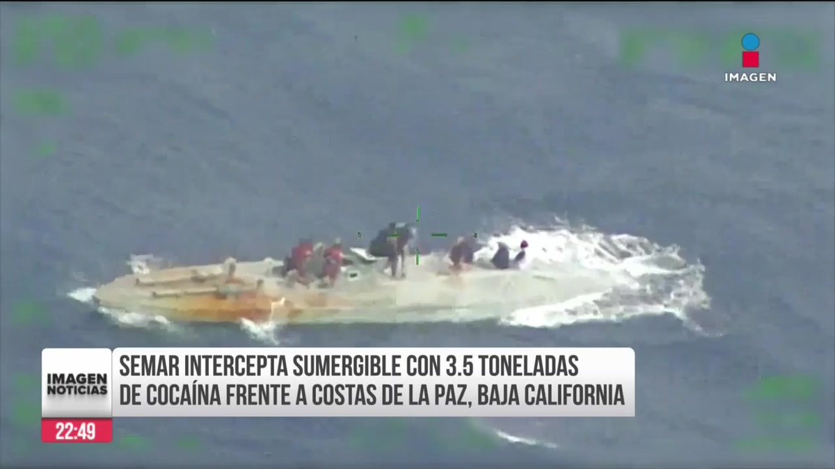 Elementos de la Marina interceptaron un sumergible de fabricación artesanal que transportaba 3.5 toneladas de #cocaína, frente a las costas de La Paz, Baja California. Es el primer aparato de este tipo que se asegura en este año.