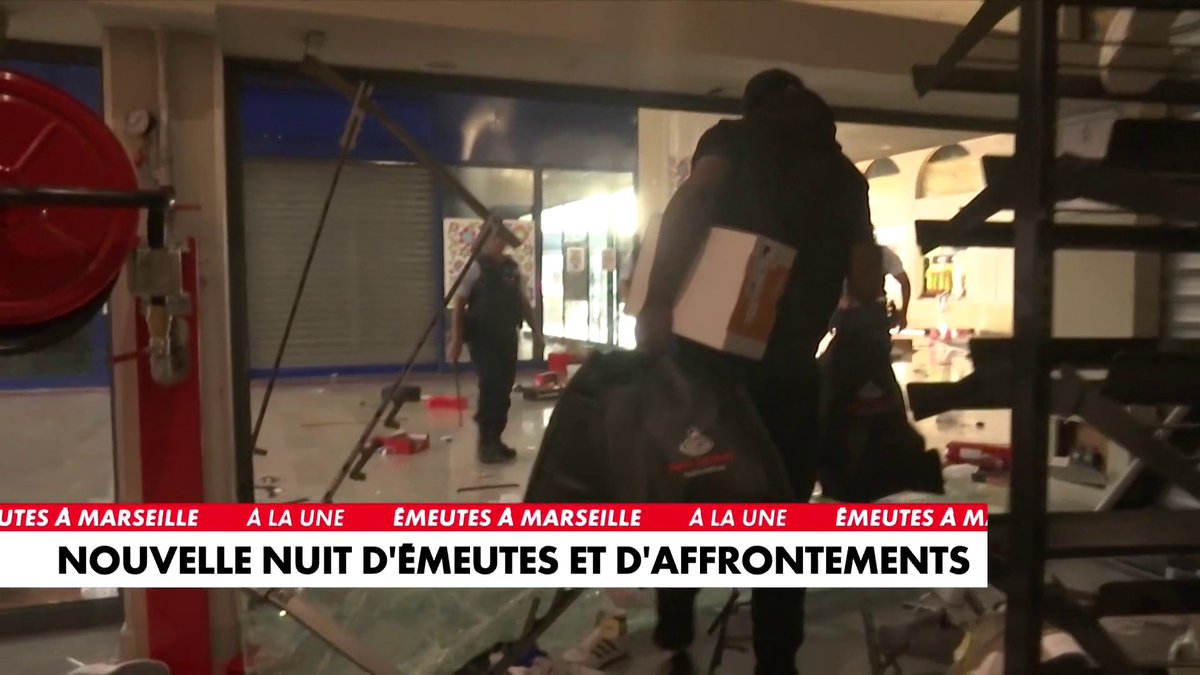 🇫🇷👮♀️FLASH | Un émeutier pris en flagrant délit en direct sur la chaîne CNEWS.