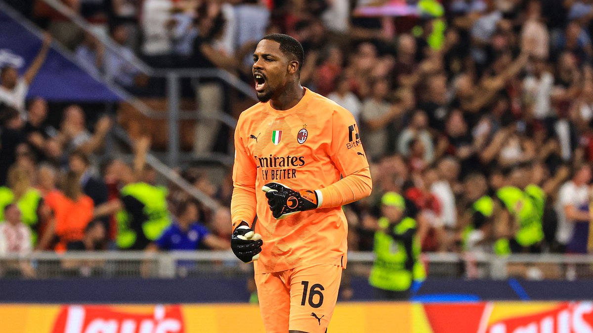 🗳️ Emirates Save of the season 🗳️ It’s semi-finals day! Which Magic Mike Maignan save deserves the final? 🆚 Napoli or 🆚 Spurs? #SempreMilan