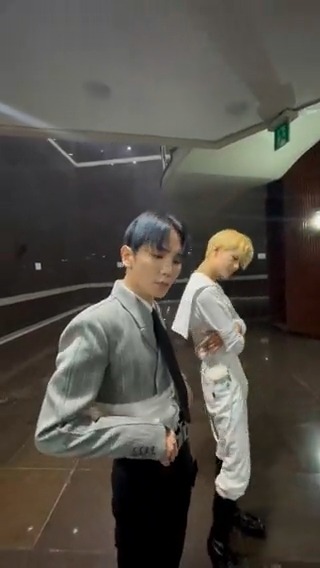 [#SHORTee] 🐥HARD 워킹 멈추지 못 했 다지?🦊 Youtube ➫ Tiktok ➫ #샤이니 #SHINee #HARD #SHINee_HARD #HARDchallenge #HARD챌린지 #니키 #NI_KI #엔하이픈 #ENHYPEN ENHYPEN OFFICIAL
