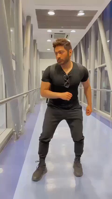 خلاص تاج جنني 😂و بقيت اخرج و اسافر بطريقته 😂👑 انتظروا اغنية تاج اللي في الخلفيه دي قريباً ان شاء الله 😉💪👑