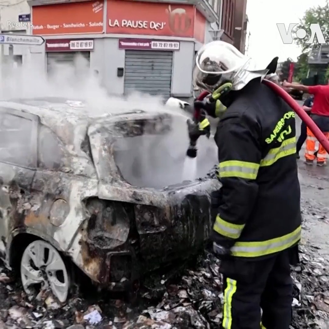 法国城市鲁贝 Roubaix29日夜晚发生骚乱，抗议警方射杀一名十多岁的少年。 消防人员到30日早晨仍在灭火。附近有汽车也被烧毁。当局说在骚乱中数百名警察受伤，数百人被捕。