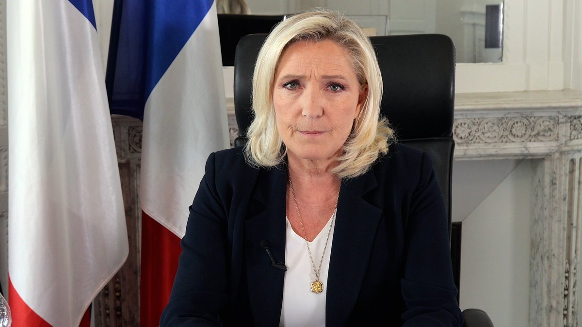 Depuis plusieurs jours s'est instauré dans le pays un état de désordre endémique dont les images et les échos sont glaçants de brutalité. Je demande au président de la République de recevoir sans plus attendre les formations représentées à l'Assemblée nationale.
