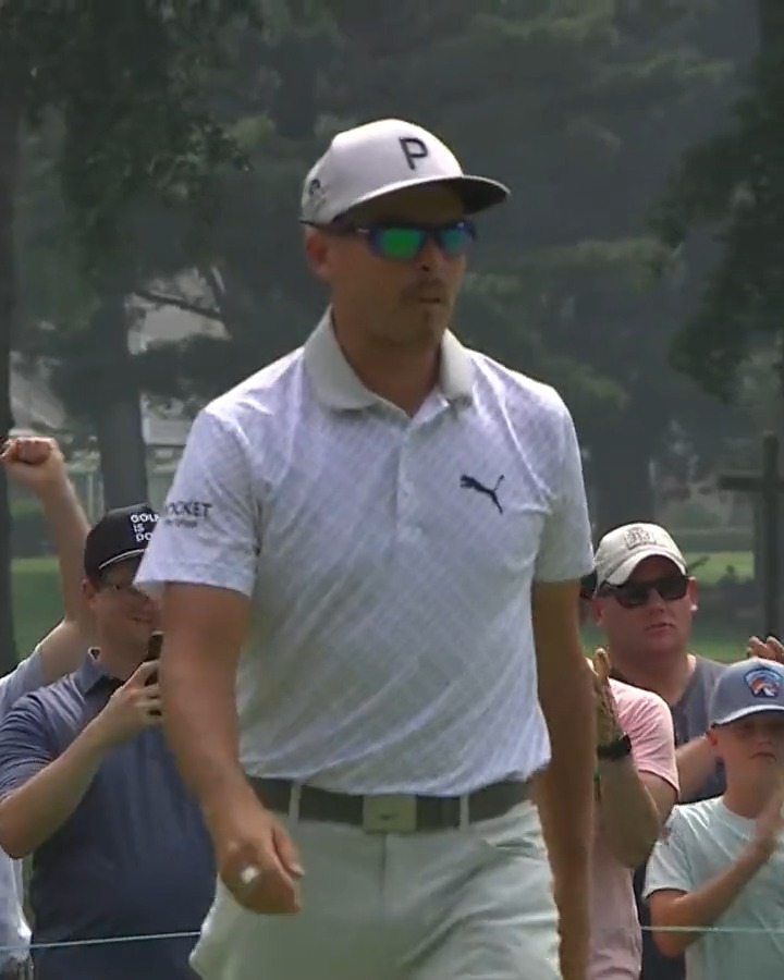 Ridiculous birdie from Rickie Fowler 🔥