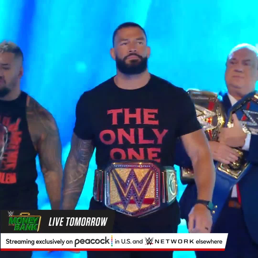 London acknowledges their Tribal Chief. ☝️🇬🇧 Roman Reigns Solo Paul Heyman #SmackDown