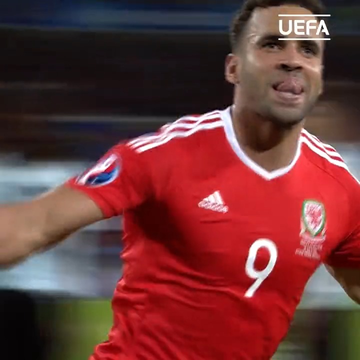🏴 When Wales secured their place in the EURO 2016 semi-finals... #OTD