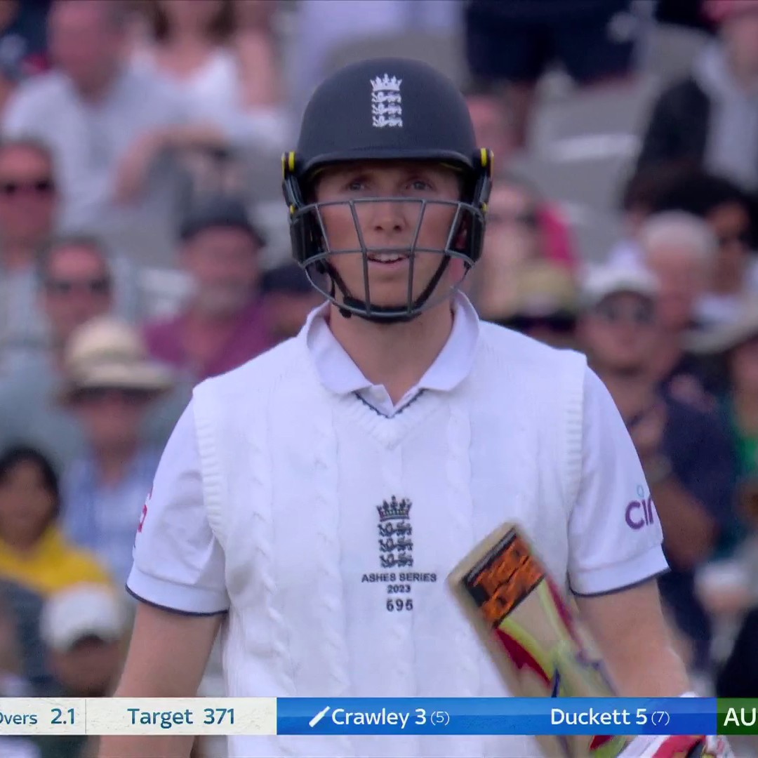 🚨 WICKET 🚨 England's run tally is still in single figures and Zak Crawley is GONE