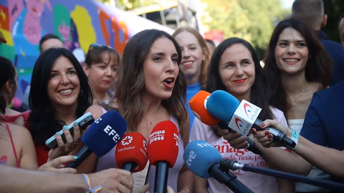 "El Orgullo es el corazón de nuestra democracia. Hoy es un día en el que recordamos el más fundamental de todos los derechos, el derecho a ser quien eres y a no ser discriminado. El Orgullo es la derrota del odio". 📽 Irene Montero #ConOrgullo🌈