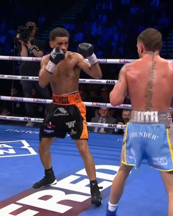 IT'S OVER. DALTON SMITH WITH THE KO VICTORY. 🔥 #SmithMaxwell