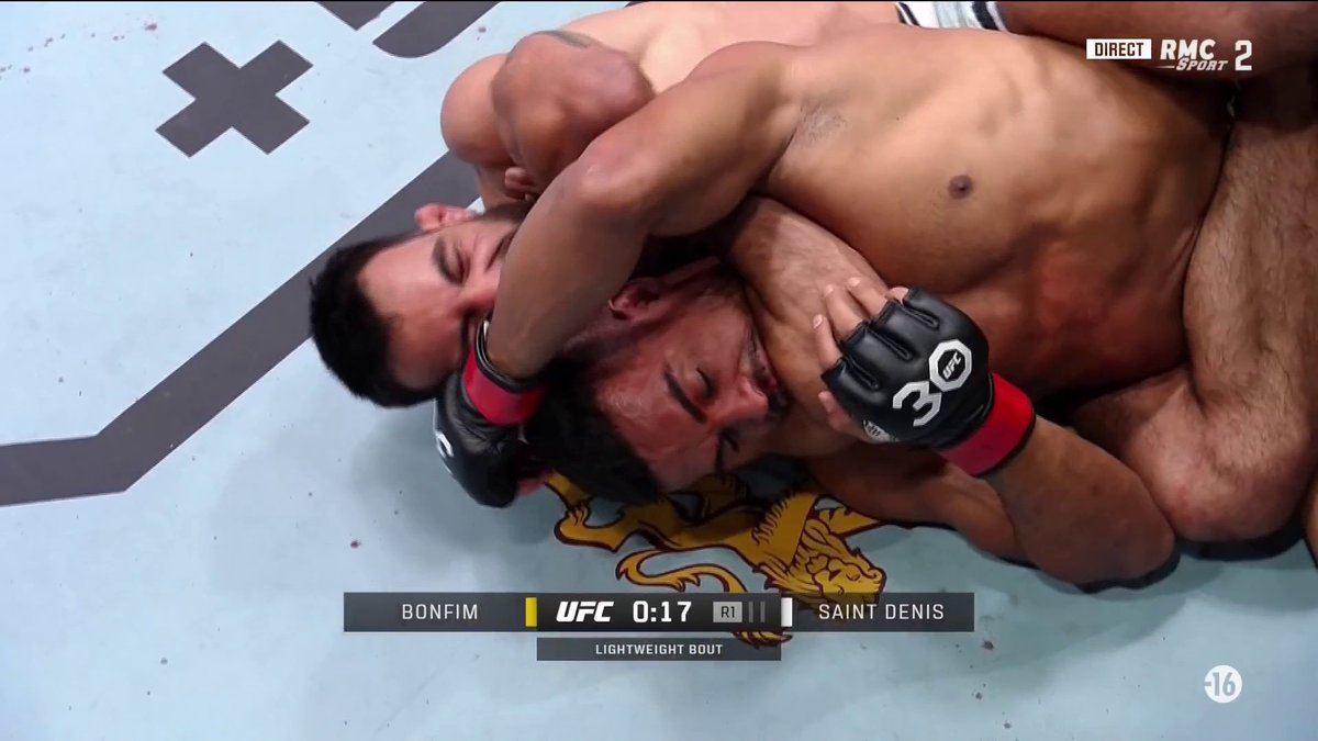 🇫🇷🤯 INCROYABLE !!!! Benoît "God of War" Saint Denis fait taper Bonfim dès le 1er round !! Quelle victoire de notre guerrier français qui frappe désormais à la porte du top 15 de la çatégorie des -70kg dominée par le champion Makhachev !