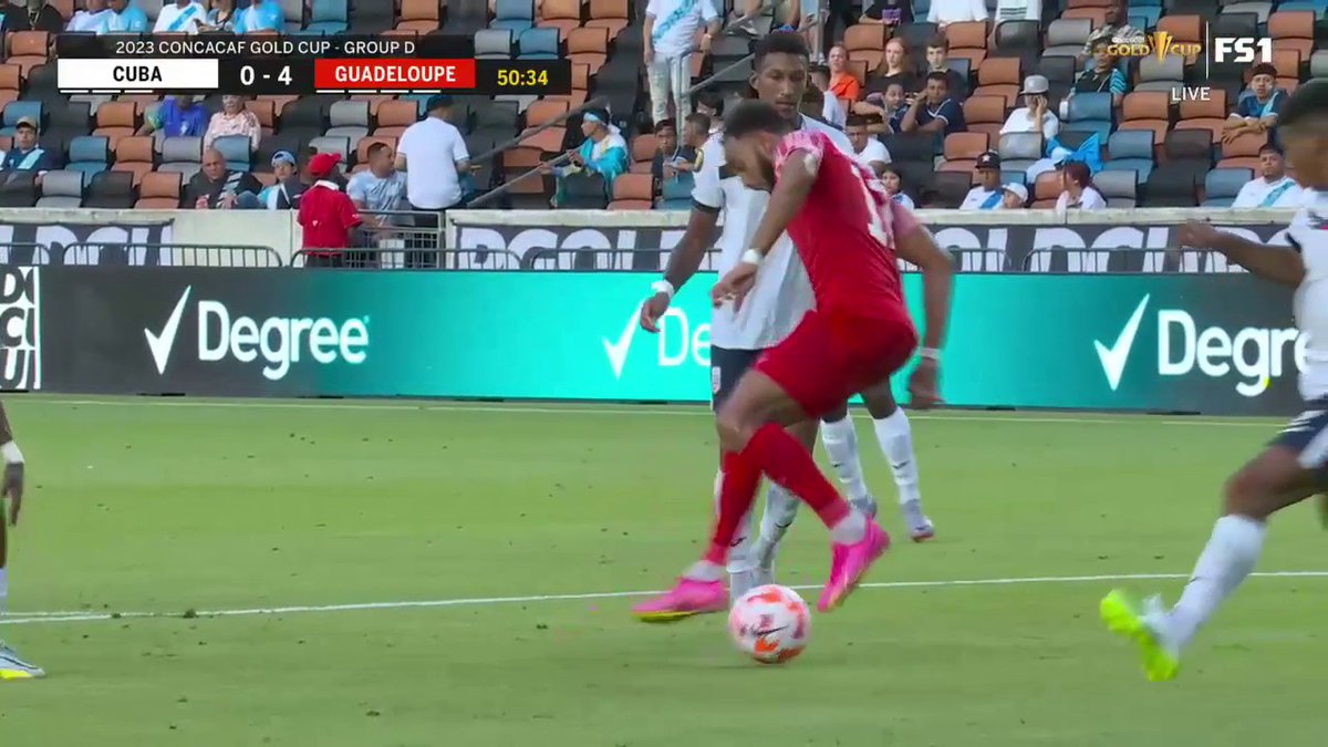 Real life, not FIFA 🤯 (via FOX Soccer)