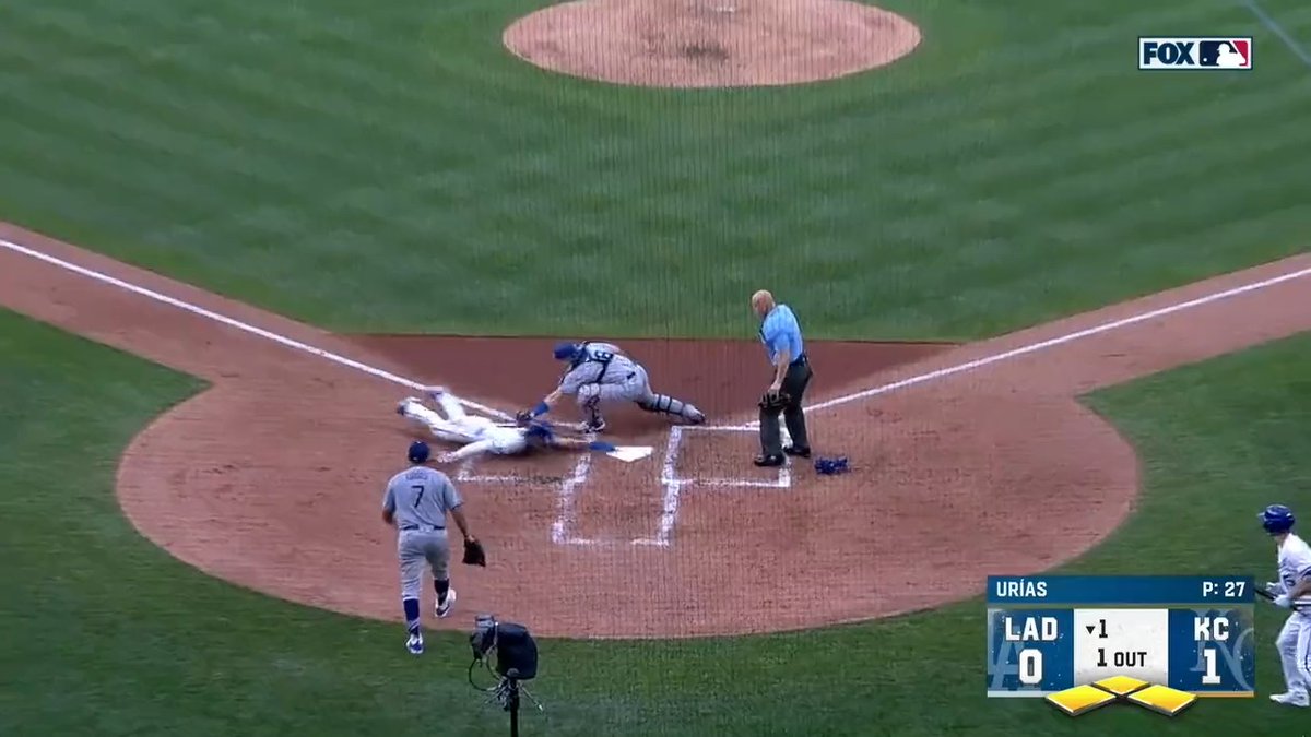 .Bobby Witt Jr just scored on a fly ball to the second baseman! 😱