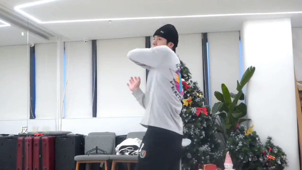 230112 YIBO-OFFICIAL Weibo Update Wang Yibo’s Day 1 (221223) and Day 2 (221224) dance practice for Like A Sunshine. #WangYibo #WangYibo王一博 #王一博