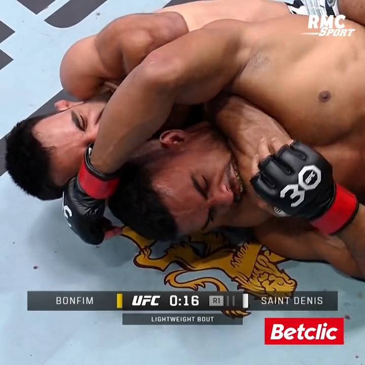 🔥 Benoît Saint-Denis n'est pas là pour le buzz ! 🇫🇷 L'ancien des forces spéciales a frappé fort face au redoutable brésilien Bonfim en l'éteignant dès le 1er round. 👊 Notre guerrier français se rapproche du top 15 des légers, catégorie très dense dominée par Makhachev.