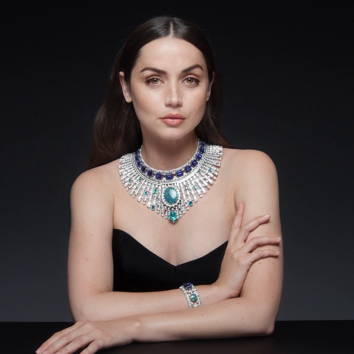 #LouisVuitton Deep Time. House Ambassador #AnaDeArmas showcases #FrancescaAmfitheatrof’s new High Jewelry Collection, a profound voyage reflecting the origins of the precious gemstones. Discover the designs at #LVHighJewelry