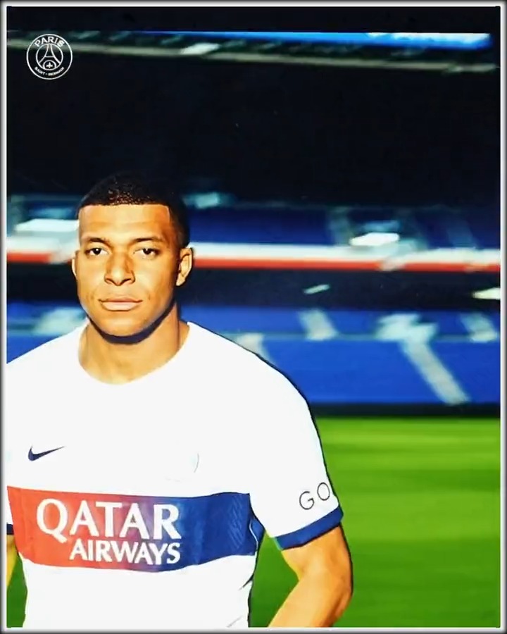 😯 MBAPPÉ, DE BLANCO 😯 ⚪️ Kylian, protagonista en la campaña de la nueva segunda equipación del PSG.
