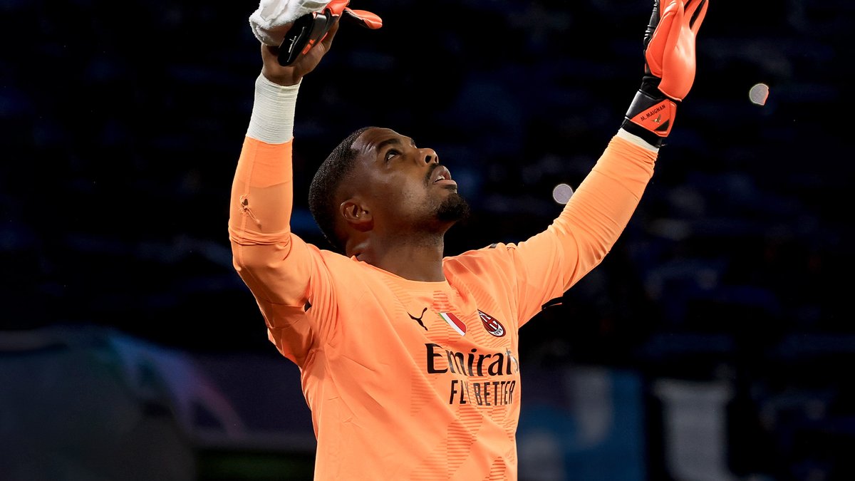 🥇 Emirates Save of the season 🥇 🥁 Magic Mike Maignan's save against Napoli wins it 👏 #SempreMilan