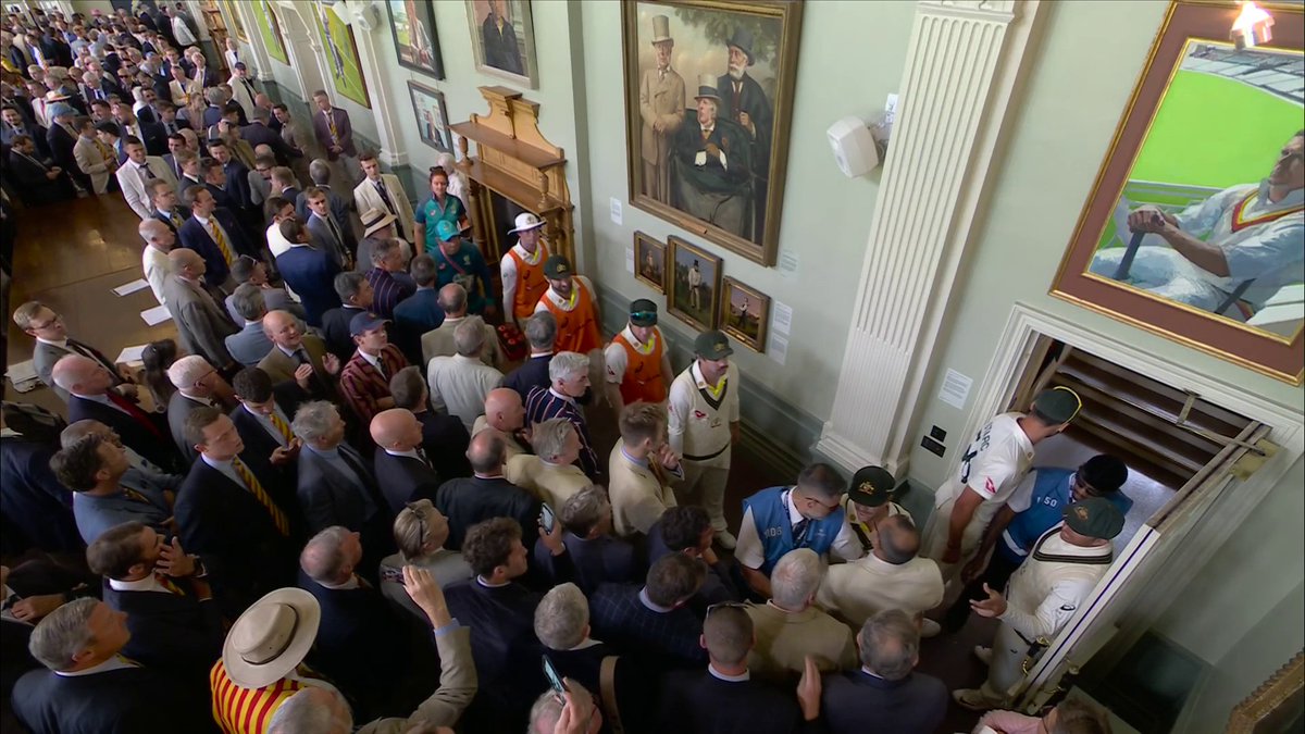 Usman Khawaja was pulled back by security after speaking to one the members inside the long room 😳 🗣️ "I've NEVER seen scenes like that!"