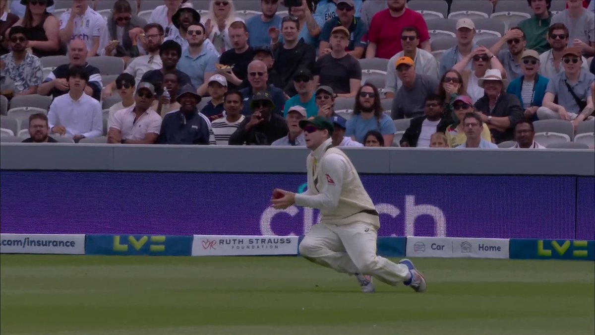 Steve Smith drops a dolly! 😱 🗣️ "How COSTLY might that be!"