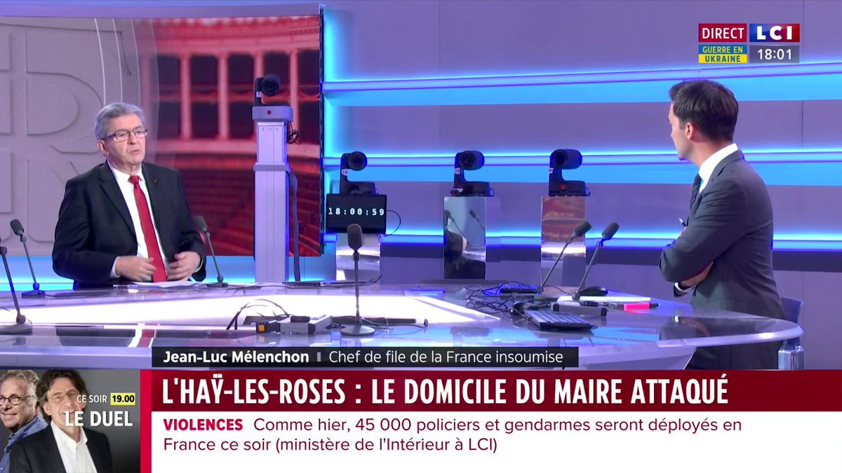 🔴 L'Haÿ-les-Roses : "Je suis le mieux placé pour comprendre l'effroi qu'a ressenti le maire. J'ai moi-même fait l'objet de deux tentatives d'assassinat", témoigne Jean-Luc Mélenchon (Jean-Luc Mélenchon), chef de file de la La France insoumise ▶ #EnTouteFranchise - Adrien Gindre