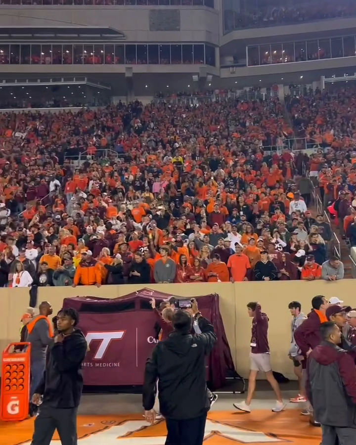 There's nothing like Enter Sandman at Lane Stadium #ACCNTakeover Absolutely electric ⚡ Virginia Tech Football