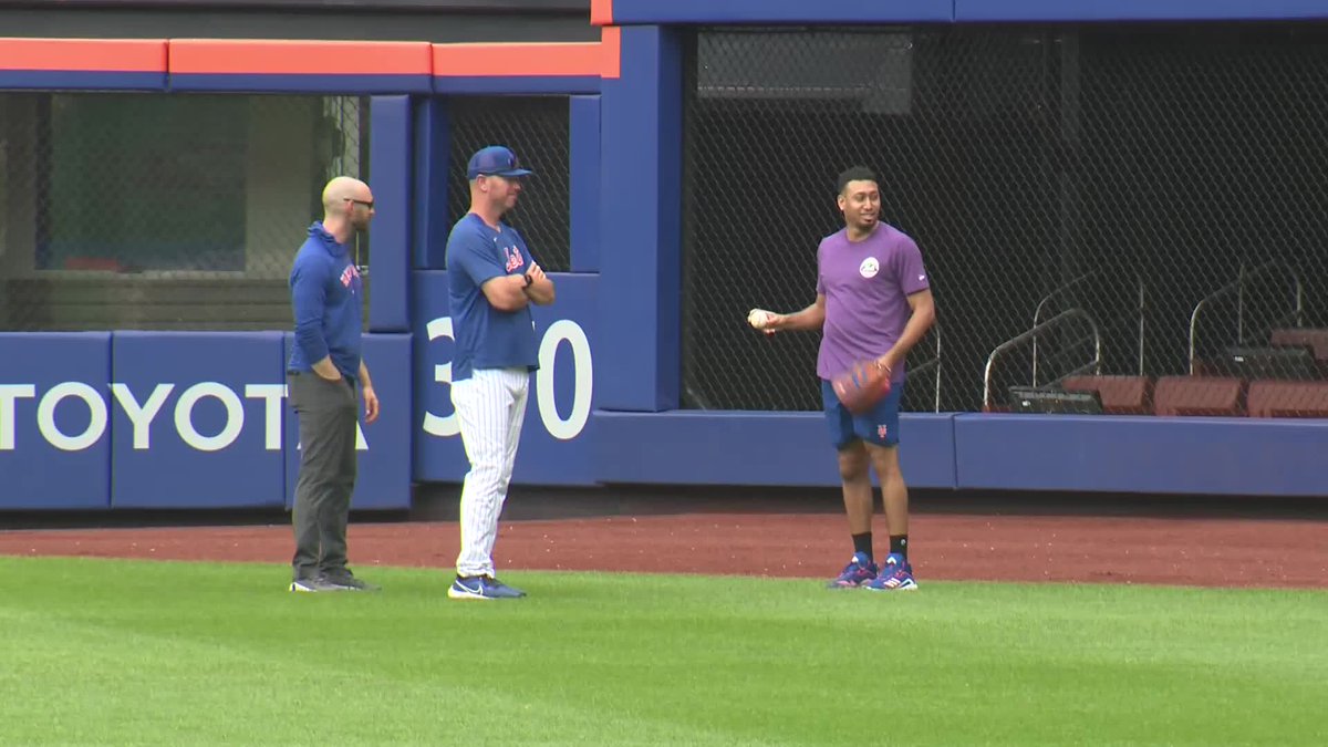 Edwin Díaz is all smiles throwing this afternoon at Citi Field