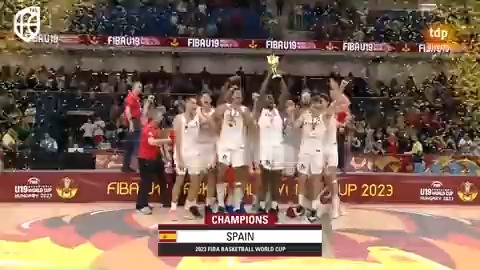 📹 Historia de nuestro deporte, historia del deporte español 👏 Chicos, os lo MERECÉIS más que nadie ❤️ #FIBAU19 #U19M 🇪🇸 #SomosEquipo