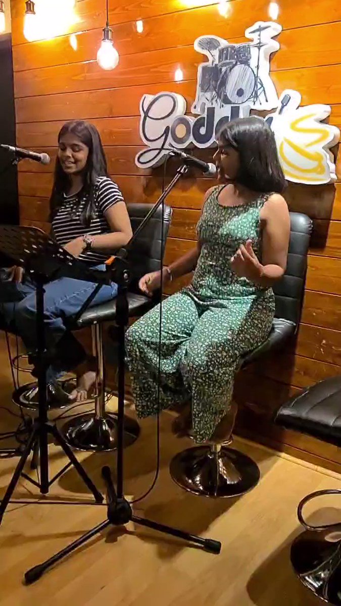 Lara and raga in full #ThalapathyVijay mode.. just enjoying the music - no logics Vijay Lokesh Kanagaraj Anirudh Ravichander N Anand ECR.P.Saravanan Seven Screen Studio Jagadish Trisha Krishnan FC Sun TV