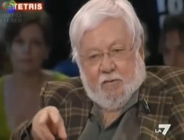 Sei anni fa moriva Paolo Villaggio. Ricordiamo questo momento sublime in cui percula sottilmente dei leghisti d'annata