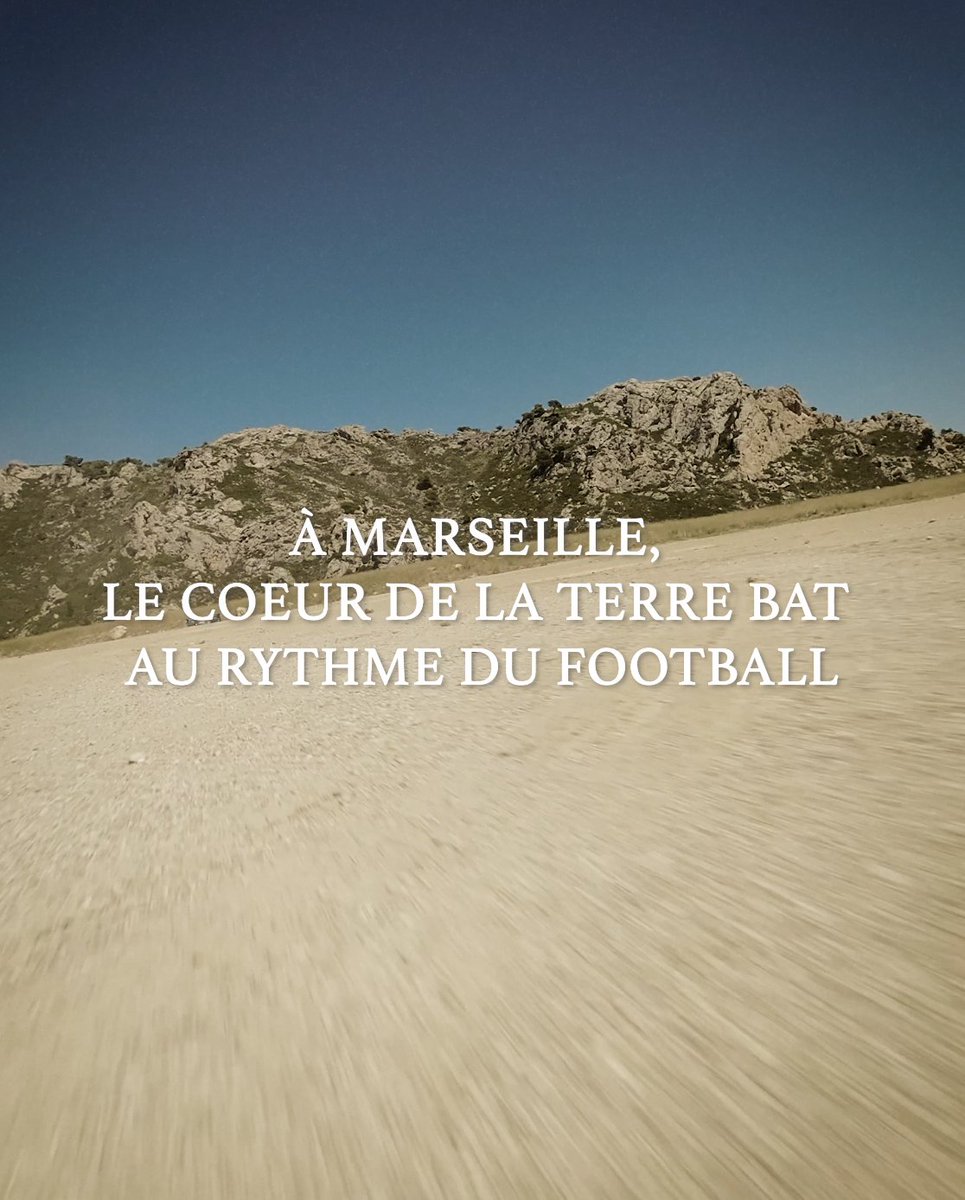 Là où la passion est omniprésente, ces 𝐦𝐢𝐧𝐨𝐭𝐬 𝐦𝐚𝐫𝐬𝐞𝐢𝐥𝐥𝐚𝐢𝐬 pensaient jouer un simple tournoi. En réalité, grâce à PUMA Football, ils ont dévoilé au monde les nouveaux maillots Domicile et Extérieur de l’Olympique de Marseille. 🔵⚪️ #LHistoireSecritSousVosPieds ✍️