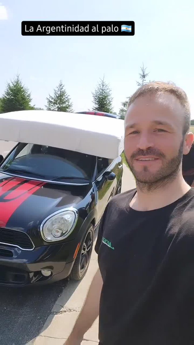 ¿Quién se muda con un mini cooper? ¡EL TITÁN CANAPINO! Atención al colchón arriba de la nave... 😂 📹 Agustín Canapino 🇦🇷